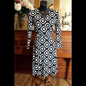 Bold and Sexy Geometric V-Neck Faux Wrap Dress